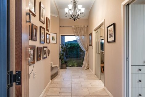 Photo of property in 2 Eyres Place, Ohauiti, Tauranga, 3112