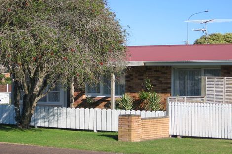 Photo of property in 2 Elizabeth Street, Orewa, 0931