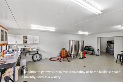 Photo of property in 76 Brick Bay Drive, Sandspit, Warkworth, 0982