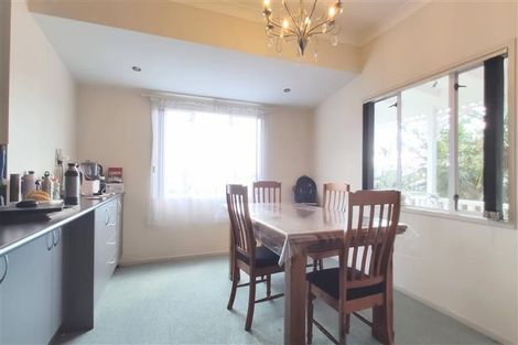 Photo of property in 33 View Road, Henderson, Auckland, 0612