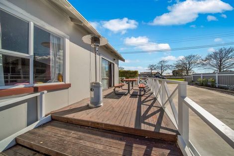 Photo of property in 37 Wallscourt Place, Normanby, Hawera, 4614
