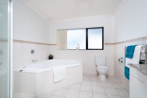 Photo of property in 3 Parani Court, Te Atatu Peninsula, Auckland, 0610