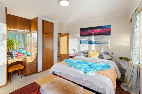 Photo of property in 11 Iti Grove, Waikanae, 5036