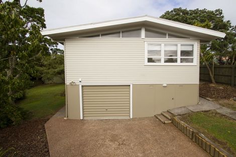 Photo of property in 13 Lantana Road, Green Bay, Auckland, 0604