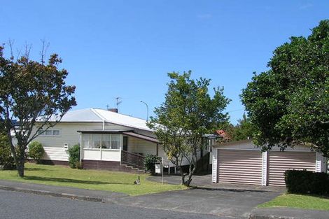 Photo of property in 2 Fairfax Avenue, Northcote, Auckland, 0627