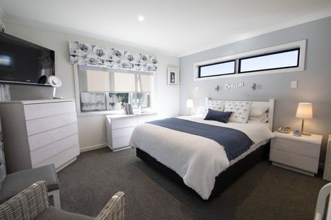 Photo of property in 2 Gregory Grove, Clive, 4102