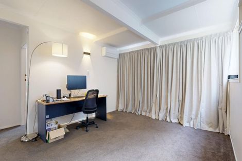 Photo of property in 2 Darlington Terrace, Miramar, Wellington, 6022