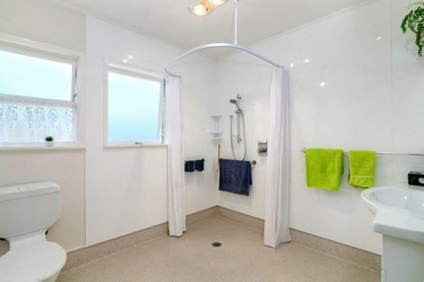 Photo of property in 56 Kawaha Point Road, Kawaha Point, Rotorua, 3010