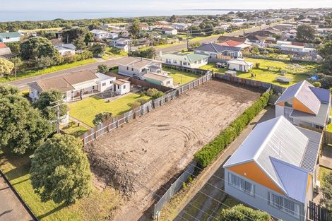 Photo of property in 19 Karewa Street, Castlecliff, Wanganui, 4501