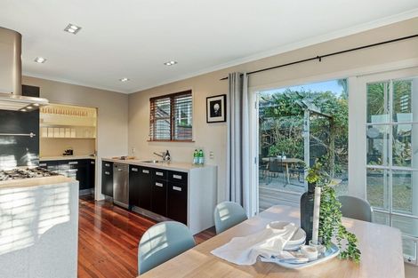 Photo of property in 4 Nutsey Avenue, Northcote, Auckland, 0627