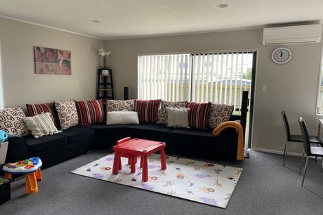 Photo of property in 1/4 Avalon Place, Glenfield, Auckland, 0629