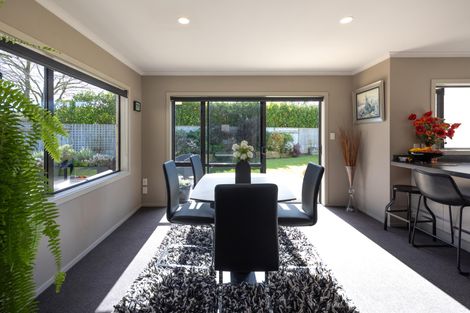 Photo of property in 95a Schnell Drive, Kelvin Grove, Palmerston North, 4414