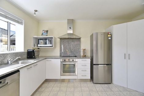 Photo of property in 15 Willowview Drive, Redwood, Christchurch, 8051