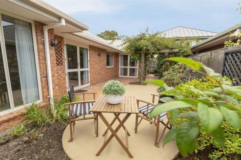 Photo of property in 2/9 Elmwood Road, Strowan, Christchurch, 8052