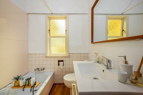 Photo of property in 7 Coates Street, Tawa, Wellington, 5028