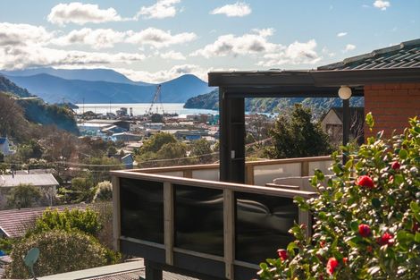 Photo of property in 14 Cornwall Street, Picton, 7220