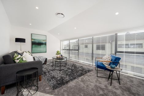 Photo of property in 15a The Parade, Bucklands Beach, Auckland, 2012