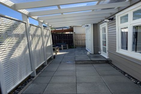 Photo of property in 122 Rongotai Road, Kilbirnie, Wellington, 6022