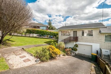 Photo of property in 2/2 Ellice Road, Totara Vale, Auckland, 0629