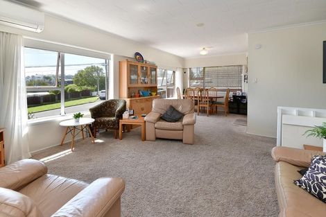 Photo of property in 1/165 Deep Creek Road, Torbay, Auckland, 0630