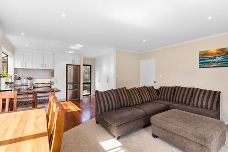 Photo of property in 2/20 Kamara Road, Glen Eden, Auckland, 0602