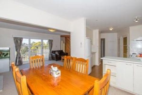 Photo of property in 9 Heather Place, Sunnynook, Auckland, 0620