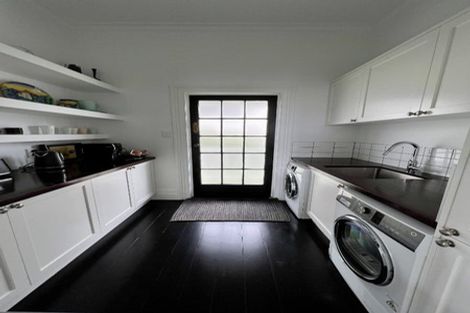 Photo of property in 8 William Bond Street, Stanley Point, Auckland, 0624