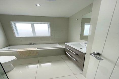 Photo of property in 25 Portadown Avenue, Pakuranga Heights, Auckland, 2010