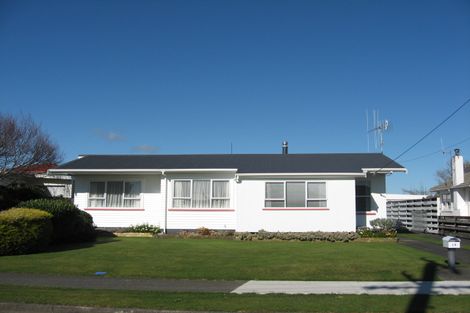 Photo of property in 18 Bledisloe Street, Levin, 5510