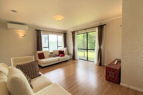 Photo of property in 16 Cherub Place, West Harbour, Auckland, 0618