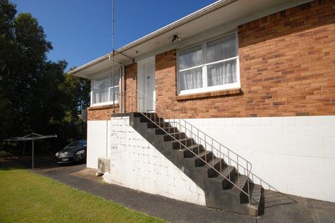 Photo of property in 2/321 Wairau Road, Totara Vale, Auckland, 0627