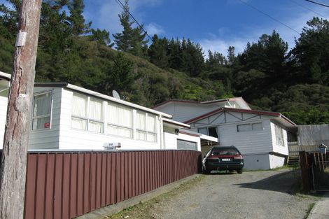 Photo of property in 22a Shackleton Grove, Stokes Valley, Lower Hutt, 5019