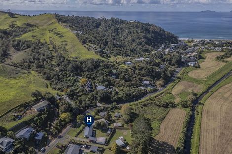 Photo of property in 5 Ocean Beach Road, Tairua, 3508