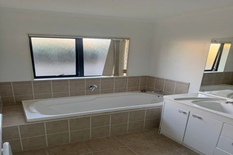 Photo of property in 2 Deerfield Place, Flat Bush, Auckland, 2019