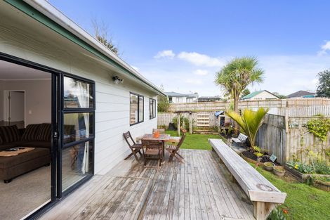 Photo of property in 2/20 Kamara Road, Glen Eden, Auckland, 0602