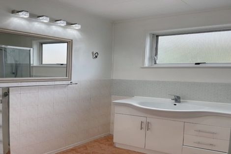 Photo of property in 1/17 Powrie Street, Glenfield, Auckland, 0629