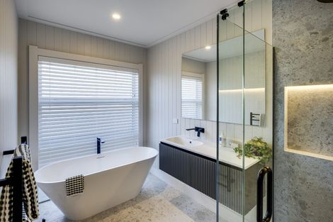 Photo of property in 71 Oak Road, Poraiti, Napier, 4112