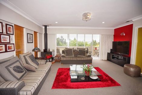 Photo of property in 17 Barlow Place, Chatswood, Auckland, 0626