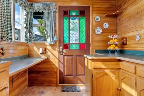 Photo of property in 90 Edgecumbe Road, Tauranga, 3110