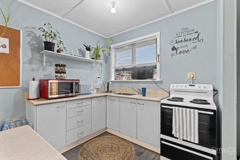 Photo of property in 8 Omori Place, Castlecliff, Whanganui, 4501