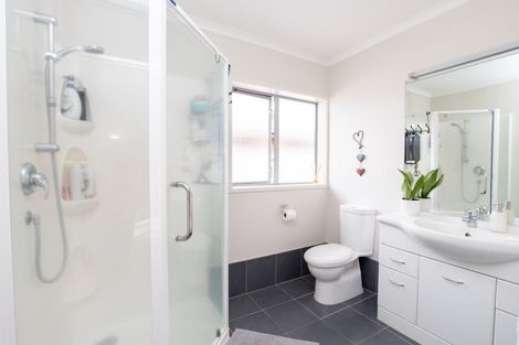 Photo of property in 10 Harris Place, Ngatea, 3503