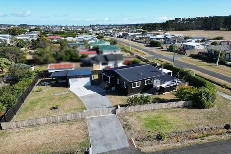 Photo of property in 8a Te Awa Street, Foxton Beach, Foxton, 4815
