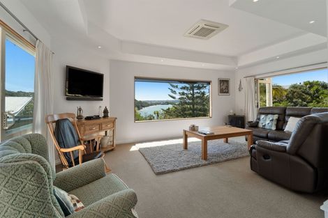 Photo of property in 53 Duncansby Road, Stanmore Bay, Whangaparaoa, 0932
