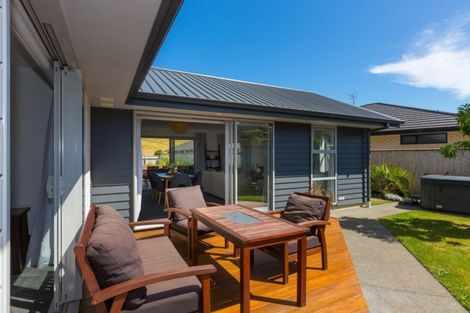 Photo of property in 3 Garrett Drive, Whalers Gate, New Plymouth, 4310