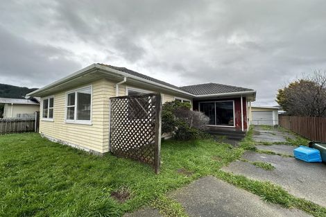 Photo of property in 6 Matthews Road, Wainuiomata, Lower Hutt, 5014