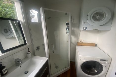 Photo of property in 15a Governor Road, Northland, Wellington, 6012