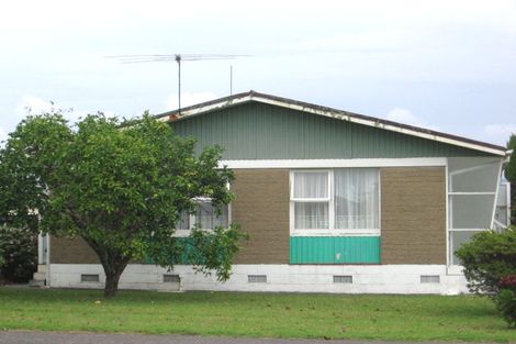 Photo of property in 2/118 Te Atatu Road, Te Atatu South, Auckland, 0610
