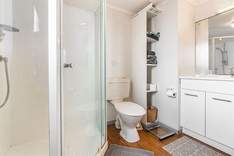 Photo of property in 1/9 Old Lake Road, Narrow Neck, Auckland, 0624