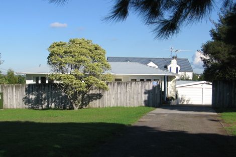 Photo of property in 2/414 East Coast Road, Sunnynook, Auckland, 0630