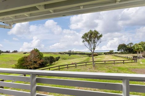 Photo of property in 1696 South Head Road, South Head, Helensville, 0874